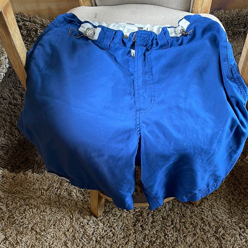 Split walk shorts elastic van